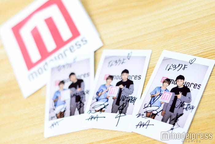 AAA宇野実彩子さん&アンジャッシュ児嶋一哉さんの直筆サイン入りチェキ(C)モデルプレス