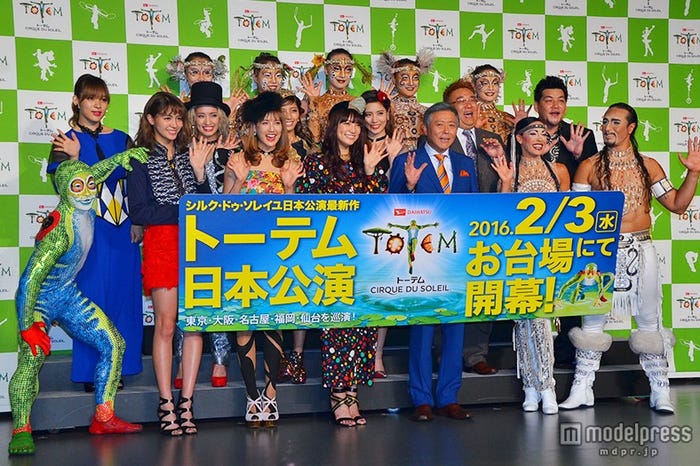 会見の様子/Happiness、小倉智昭、サンドウィッチマン、シルクアーティストの皆さん