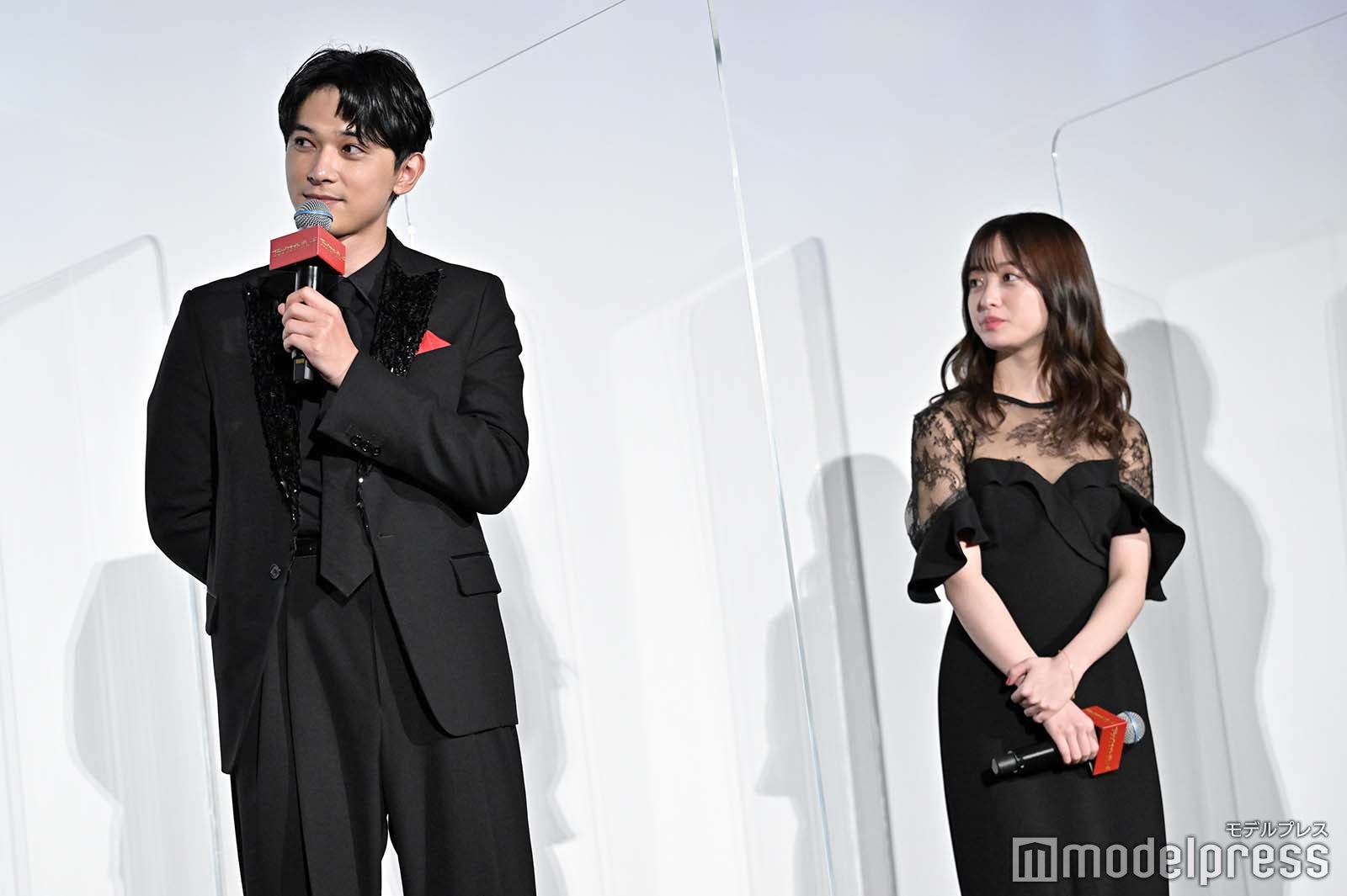 吉沢亮、橋本環奈 （C）モデルプレス