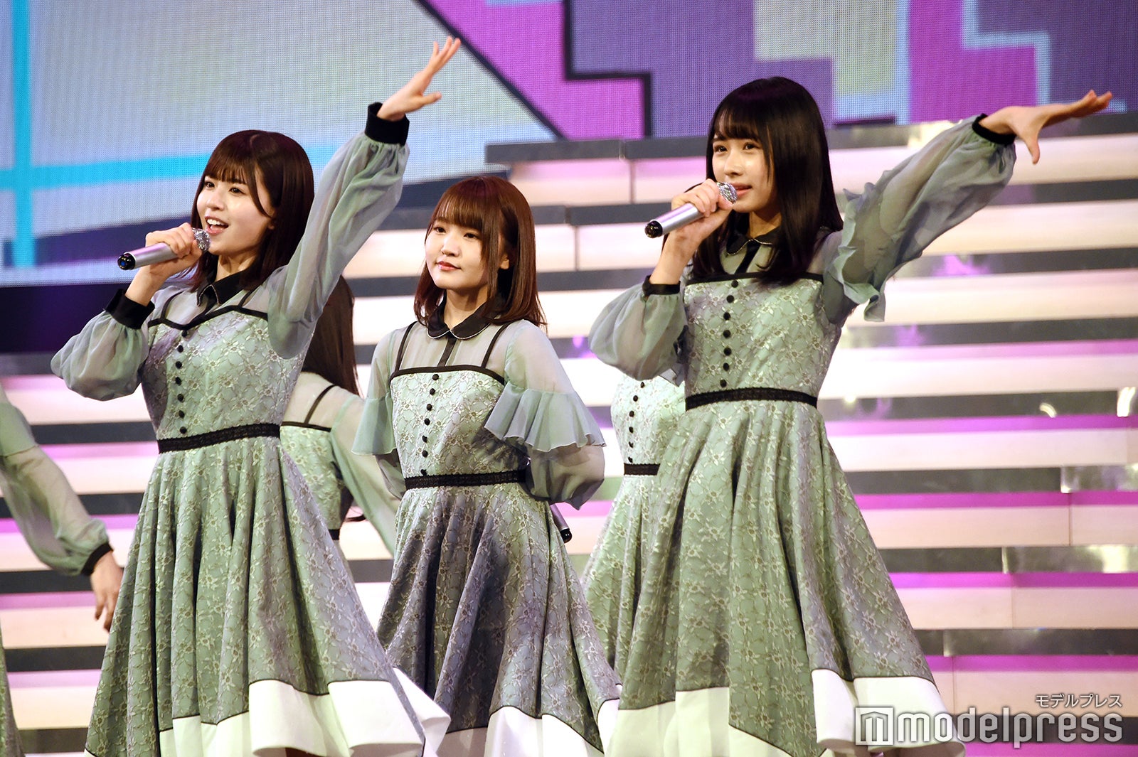 松田好花、上村ひなの （C）モデルプレス