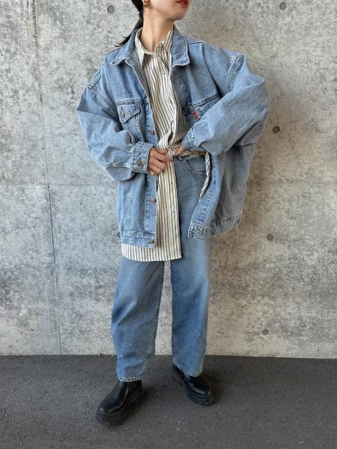 レディース　コーディネート　コーデ　着こなし　トレンド　おしゃれ　お洒落　オシャレ　2023　春　春先取り　シャツ　デニムジャケット　デニム　上下デニム