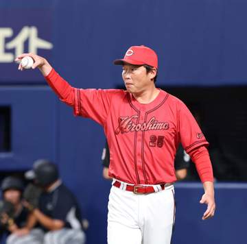 広島・新井監督 ターノック「制球に苦しんでいたね」死球「申し訳ない。普通にプレーしてくれたので、ホッとしています」【一問一答】