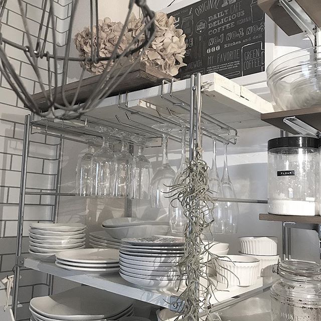 ワイングラスの収納方法って 使わない時もおしゃれにしまうアイデア実例 モデルプレス