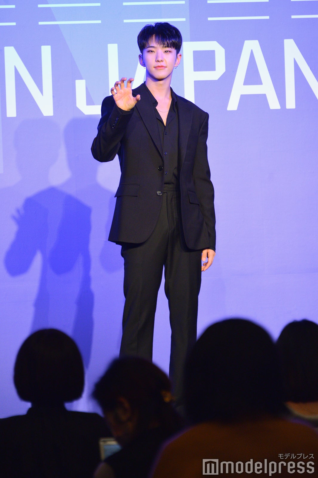 もう一度虎のポーズを決めるHOSHI （C）モデルプレス