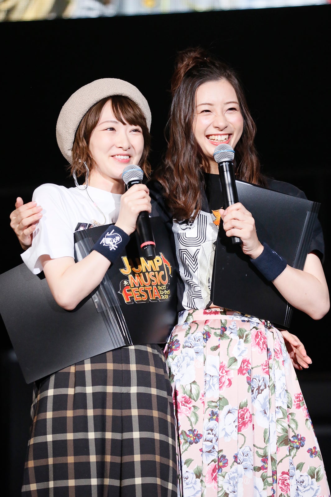 生駒里奈、足立梨花（C）JUMP 50th Anniversary