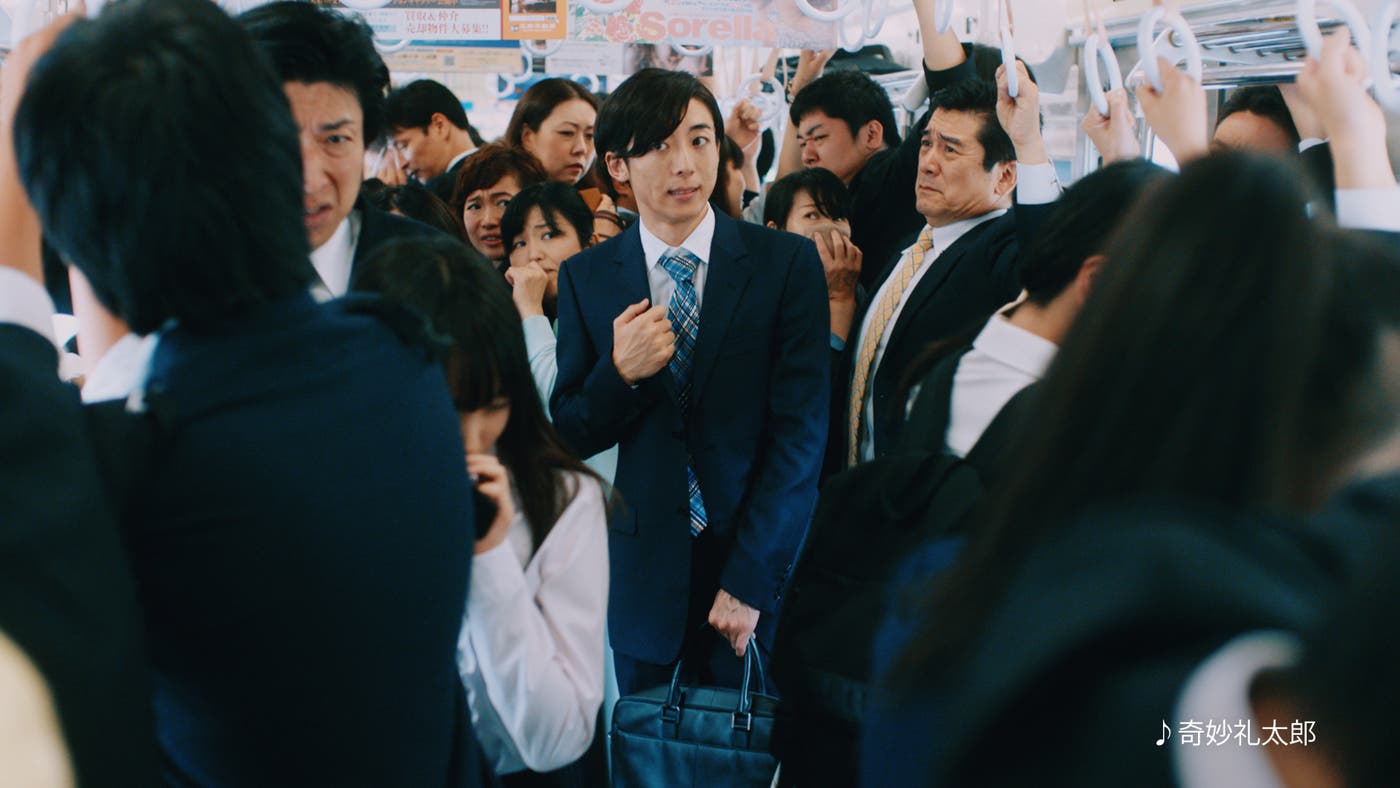 駆け込んだ通勤電車で気になるのは…/ファブリーズMEN「頑張るMEN」Web動画より