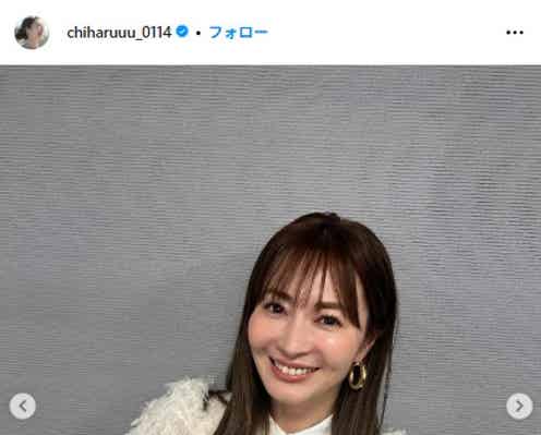 新山千春、長女と見つめ合う写真公開「美人親子」「そっくり」と反響