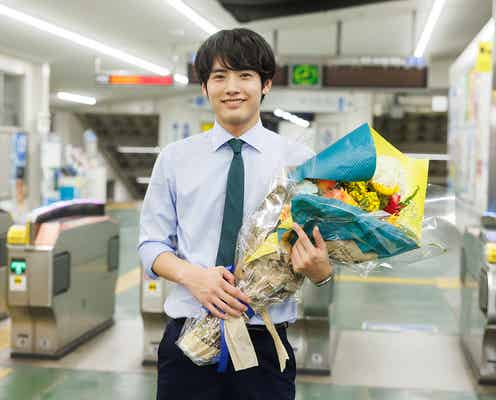 赤楚衛二「こっち向いてよ向井くん」クランクアップ 監督と力強いハグ