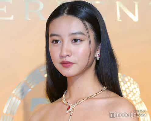 Koki,、ミニスカ×ハイソックスで美脚披露 三つ編みヘアで雰囲気一変「脚綺麗」「新鮮で可愛い」と絶賛の声