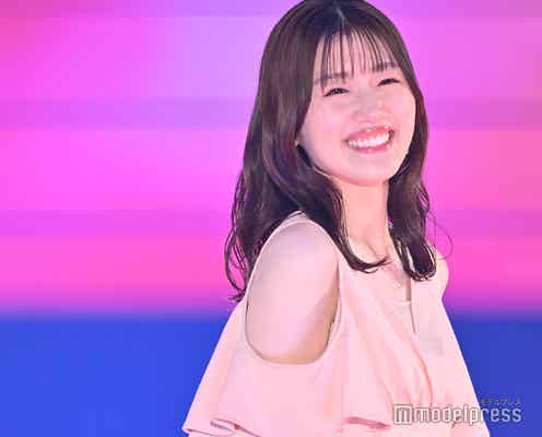 日向坂46佐々木美玲、肩出しワンピでほっそり二の腕際立つ【GirlsAward 2024 S/S】