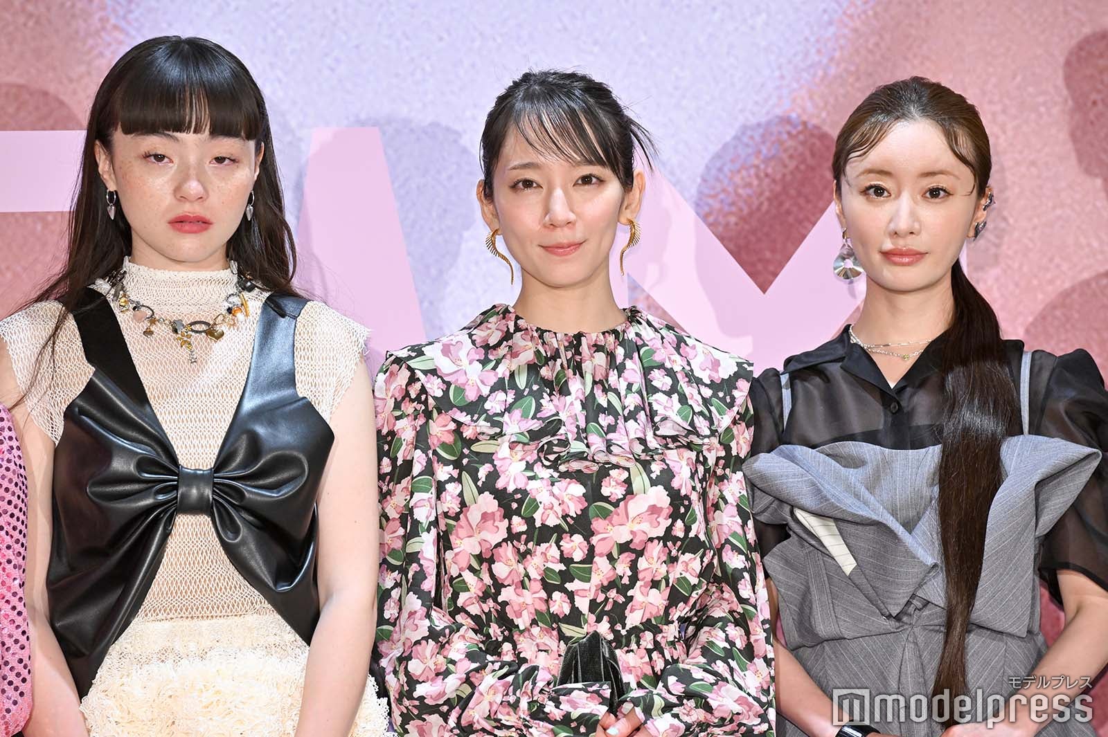 モトーラ世理奈、吉岡里帆、松本まりか（C）モデルプレス