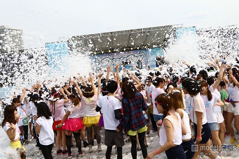 バブルラン、関西で追加開催が決定※「バブルラン2015 in千葉」の様子／画像提供：バブルラン【モデルプレス】