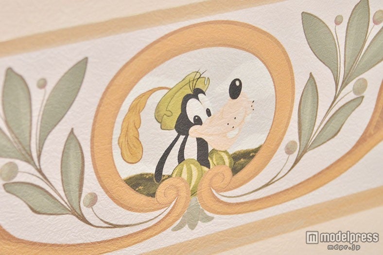 カピターノ・ミッキー・スーペリアルーム／ベッドサイドに描かれたグーフィー