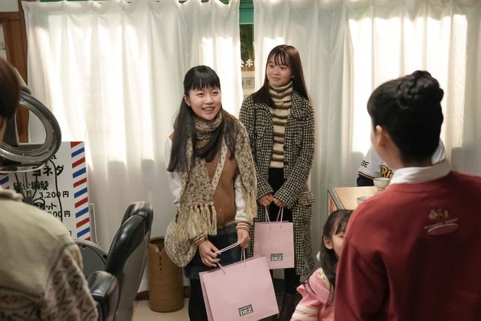 高松咲希、大島美優「おむすび」第21話(C)NHK