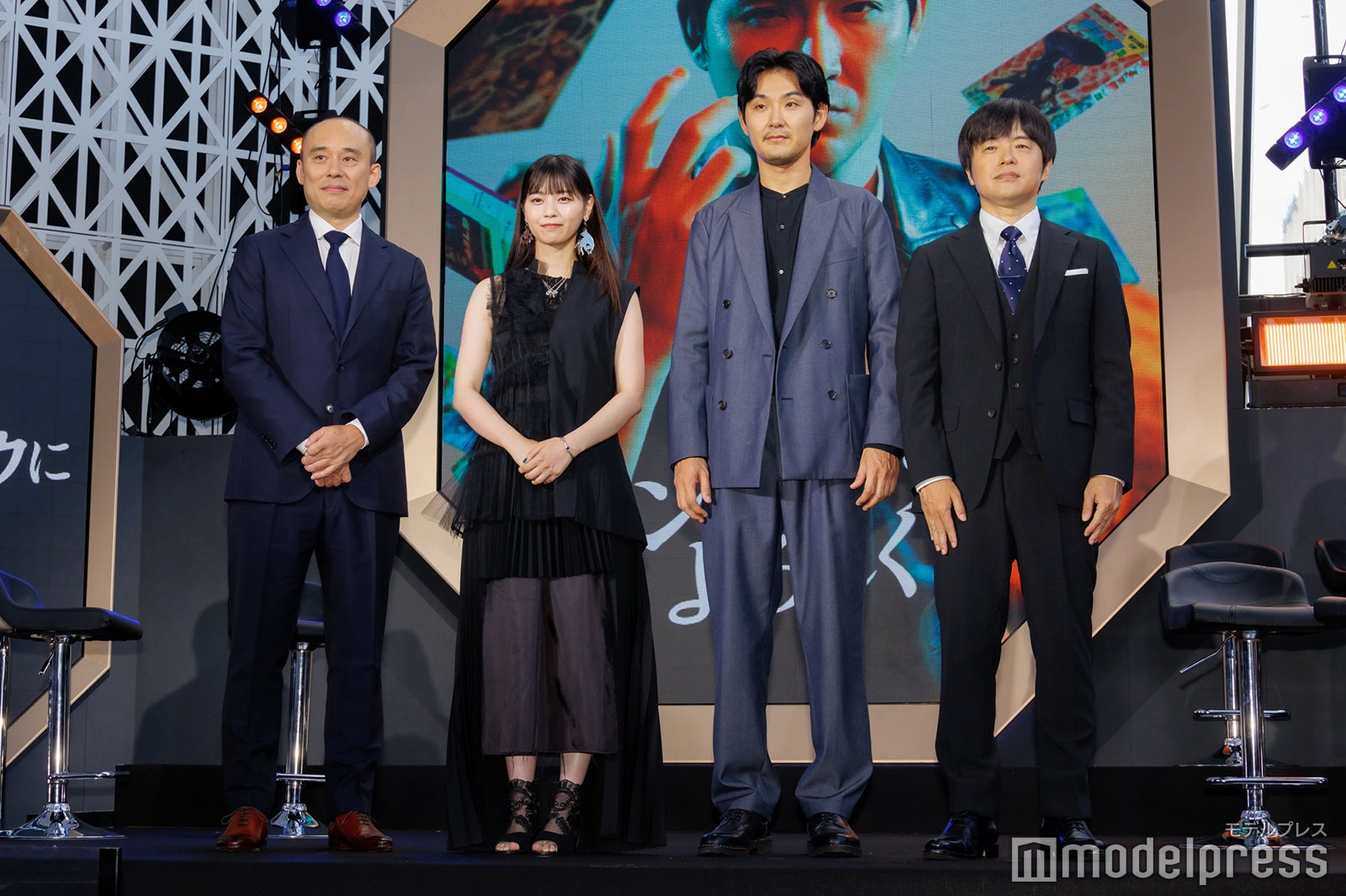 （左から）関和亮監督、西野七瀬、松田龍平、バカリズム（C）モデルプレス