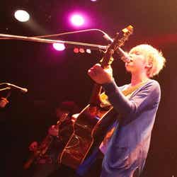 金髪ショートヘアで復帰を果たしたyui