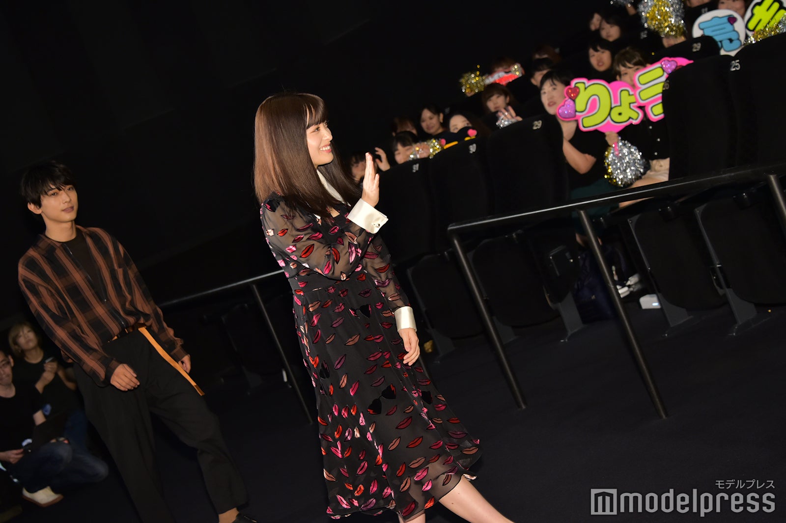 吉沢亮、橋本環奈 （C）モデルプレス