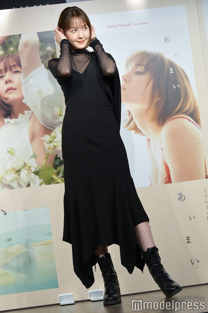 胸元セクシーなシースルー衣装で登場したトリンドル玲奈(C)モデルプレス