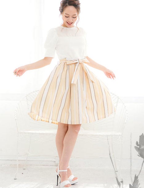 パフスリーブニットトップス「神戸レタス」2590円（税込）／画像提供：神戸レタス