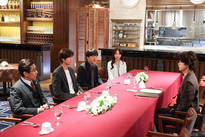 岸谷五朗、ナ・イヌ、清原果耶、成田凌「初恋DOGs」第2話(C)TBS