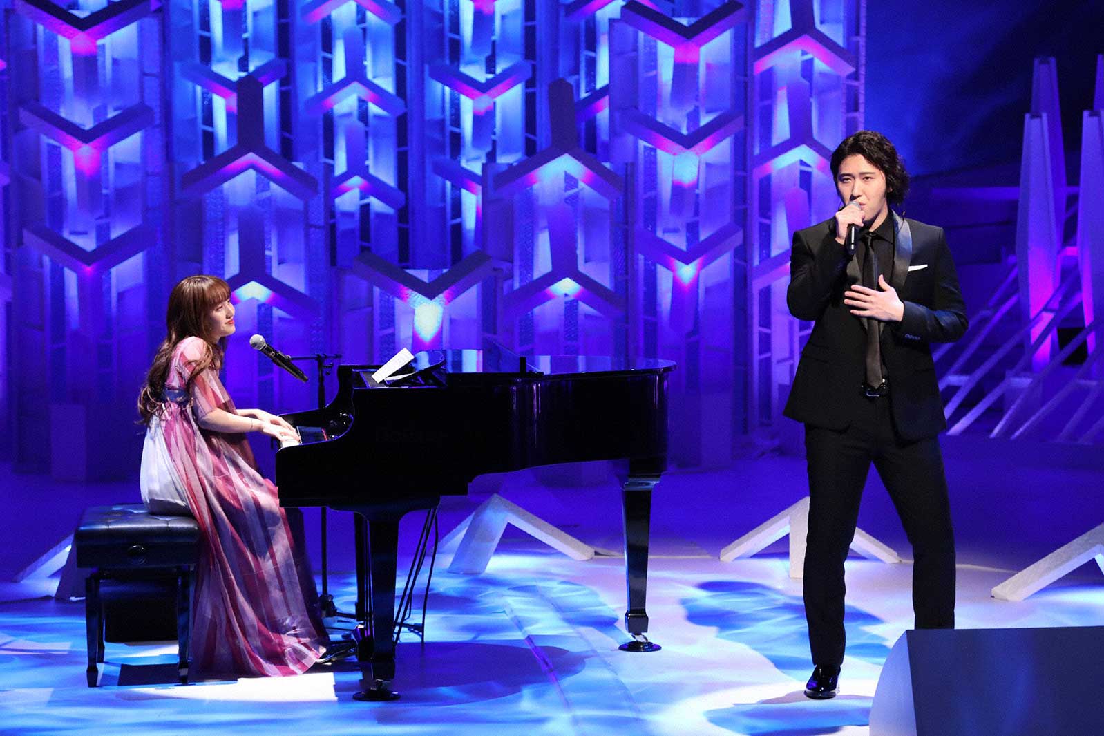 百田夏菜子、尾上松也（C）フジテレビ