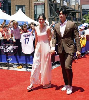 大谷翔平 真美子夫人が選択した登場曲が投手はジョジョ曲、打者は「ウルトラセブンの歌」アニソン好き？昨年はセーラームーン ド軍戦士の夫人が登場曲を選ぶ「Women’s Night」