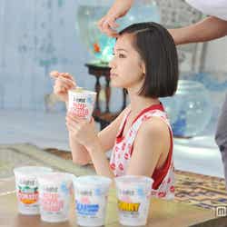 水原希子/ICEカップヌードル新CM「氷入れすぎた」篇メイキングカットより
