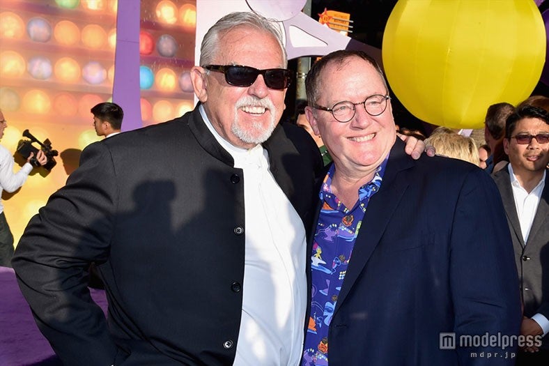 （左から）ジョン・ラッツェンバーガー、ジョン・ラセター（C）2015 Disney／Pixar．All Rights Reserved．