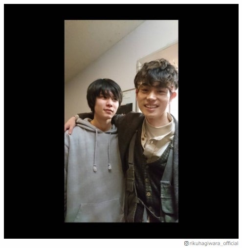 注目の若手俳優・萩原利久「3年A組」で夢叶う “先輩”菅田将暉との2ショットに反響