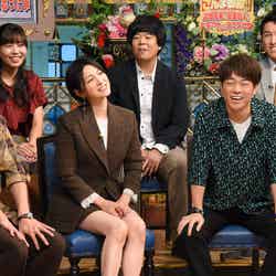 （後列左から）上原りさ、宮下草薙（前列左から）賀来賢人、広末涼子、陣内智則（C）日本テレビ