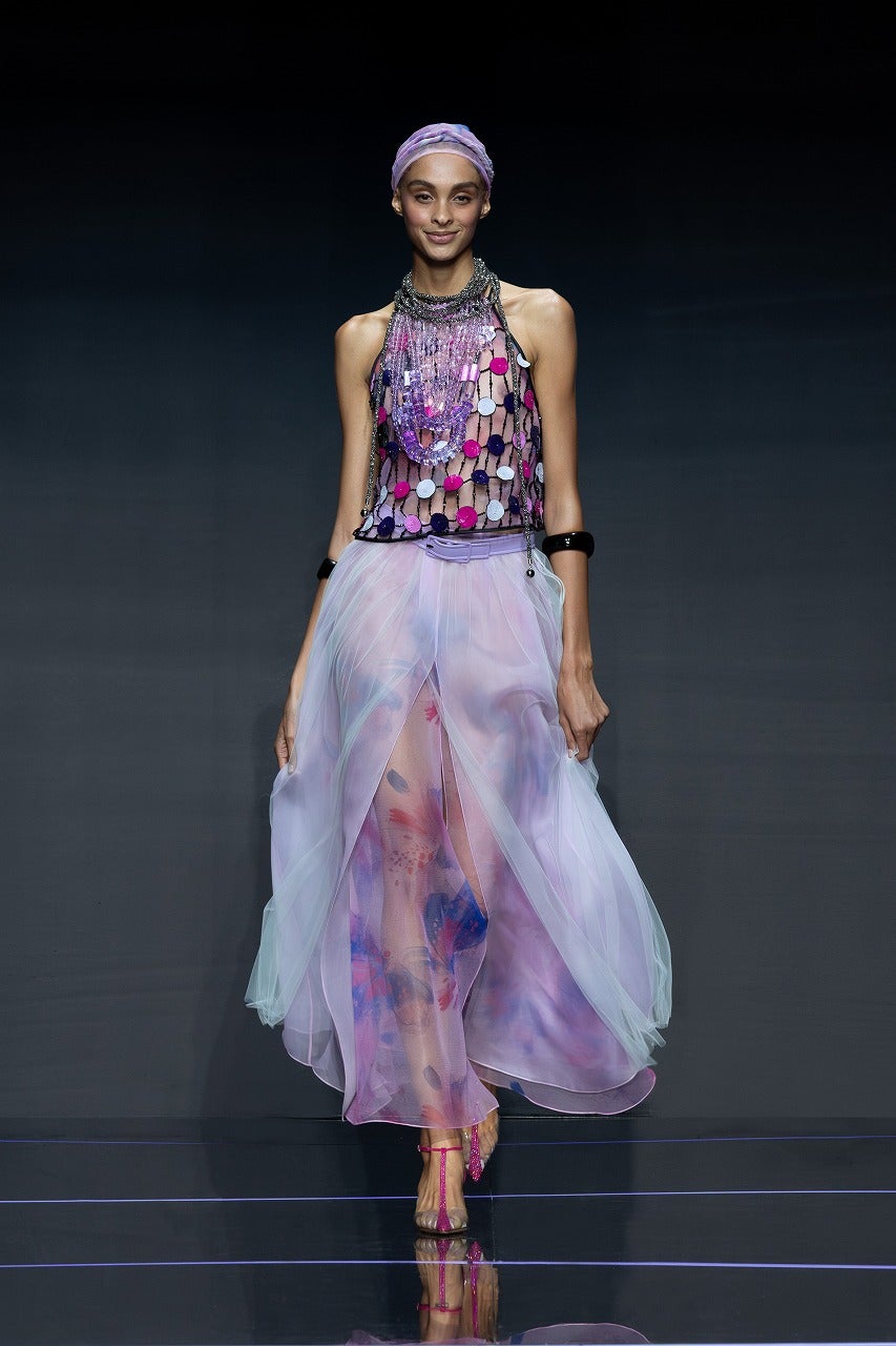 「エンポリオ アルマーニ24春夏ウィメンズコレクションショー」より（提供写真）