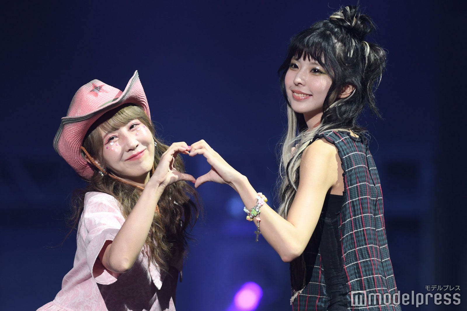 かすみん、ごみちゃん（C）モデルプレス