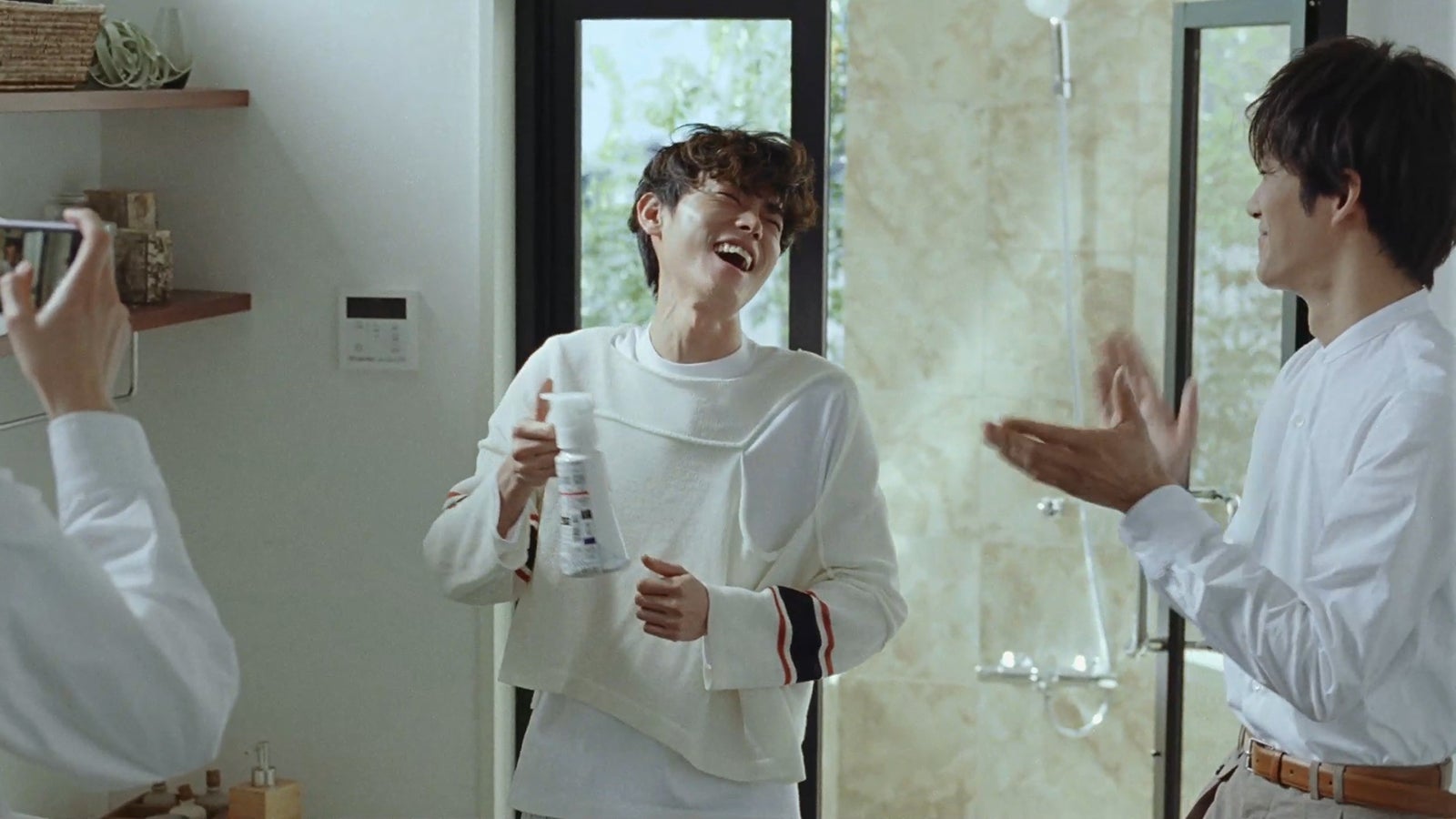 新CMより（提供写真）