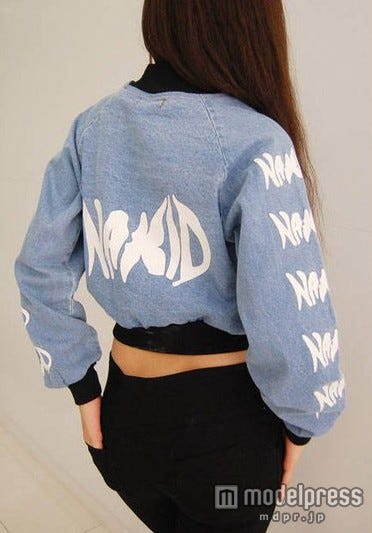 短め丈だからスカートとも合わせやすい!/画像提供:「STYLIKE」2,980円(税込)