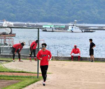 広島・島内がファーム合流 登録抹消へ 6月末に1軍再昇格も17日・阪神戦で1回1失点 死球を与えた阪神・前川が右肩甲骨の骨折