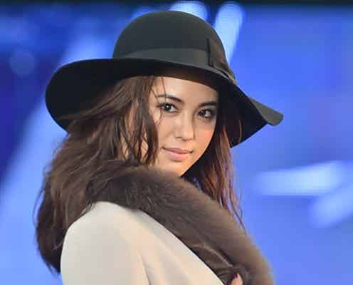 話題の沖縄美女・宮城夏鈴、“故郷”でキュートな笑顔振りまく<琉球アジアコレクション2015>