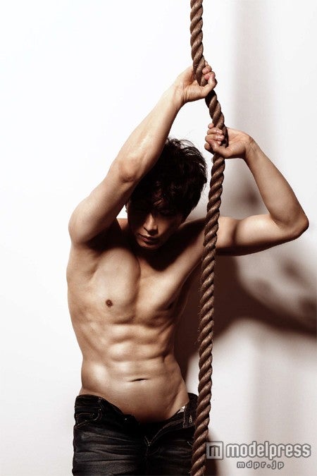 GACKT、ヌードで魅せた究極の肉体　「LOVE＆SEX」を語り尽くす