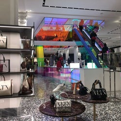 サクスフィフスアベニュー本店 バッグ売り場を改装
