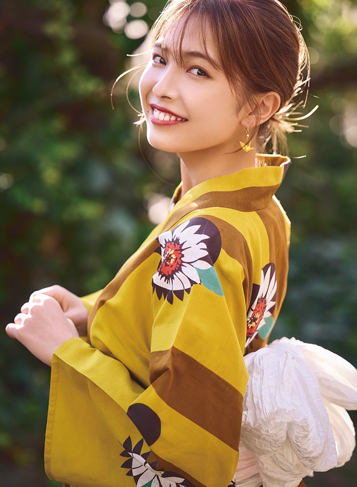 「寺本莉緒2022年カレンダー」（提供写真）