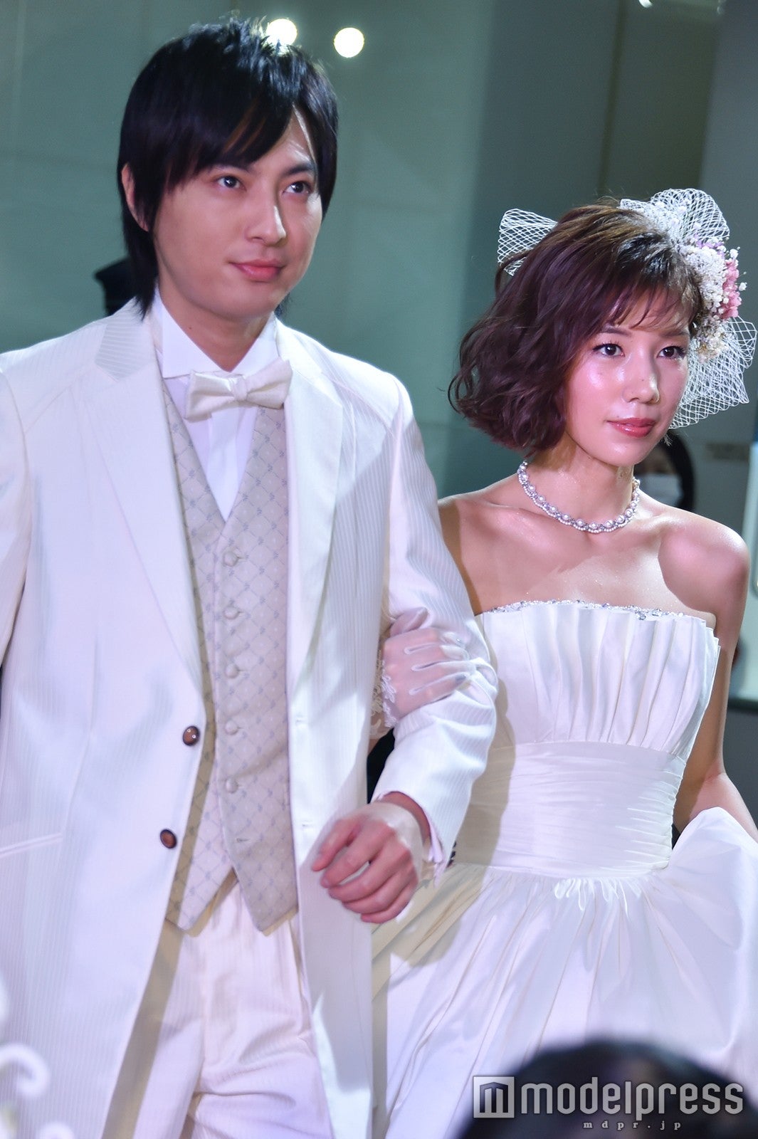 塚本高史、仲里依紗（C）モデルプレス