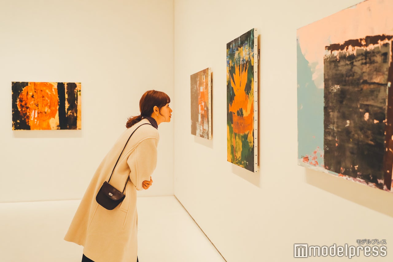 様々な絵画も楽しむことができます （C）モデルプレス