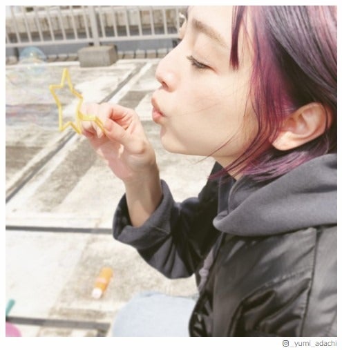 安達祐実、娘が染めたインナーカラーヘア披露「めっちゃ可愛い」の声