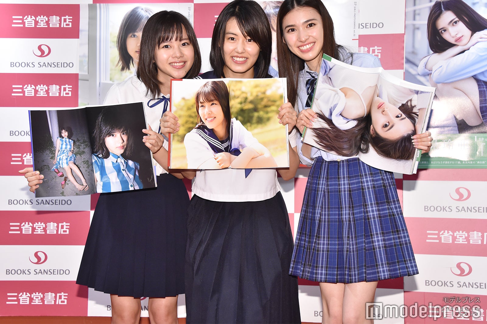 （左から）松風理咲、竹内愛紗、長見玲亜（C）モデルプレス
