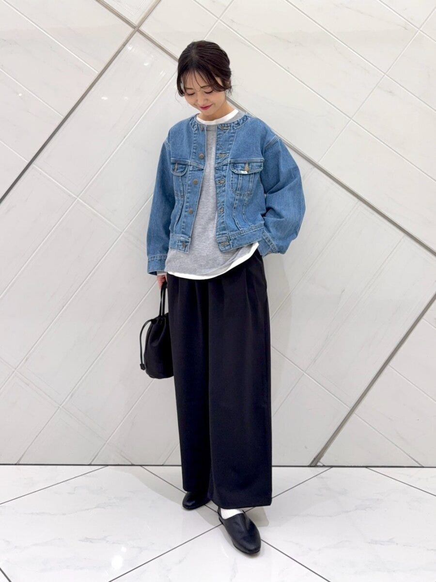 最旬レイヤードコーデ 2026春大人女性ノーカラーデニムジャケット最旬レイヤードコーデ