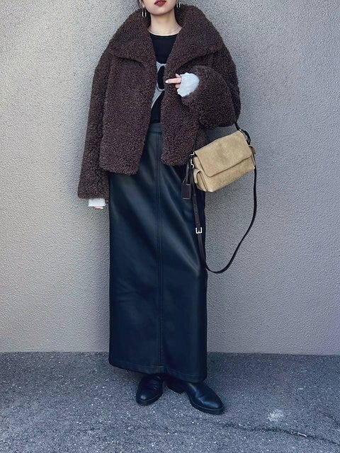 黒ロングスカート コーデ 黒ロングスカートコーデ4