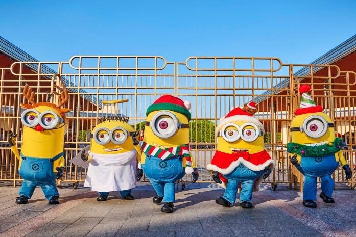 トナカイや天使のコスチュームも見られるミニオンたち　画像提供：ユニバーサル・スタジオ・ジャパン