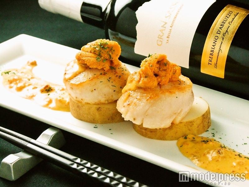 「大粒北海ホタテ 塩水雲丹のせ」／画像提供：円居