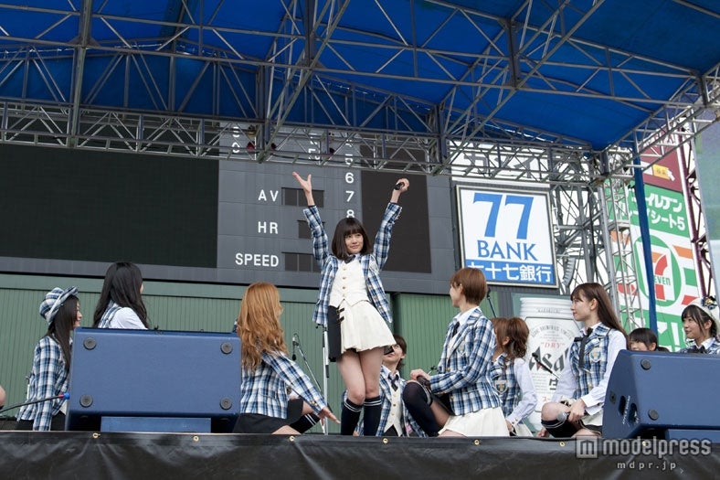全9曲を熱唱したAKB48