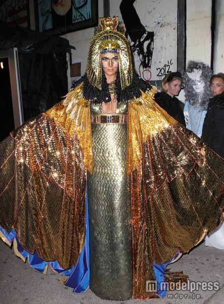 ハイディ・クルム、１カ月遅れのハロウィーンで仰天衣装を披露！