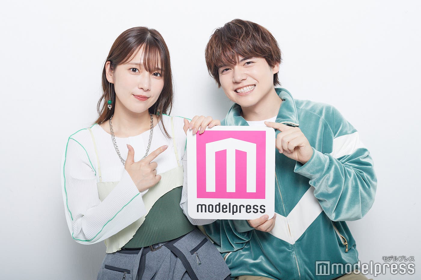 (左から)内田真礼、内田雄馬(C)モデルプレス